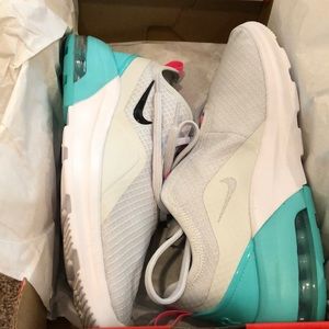 NIB Nike Air Max Motion